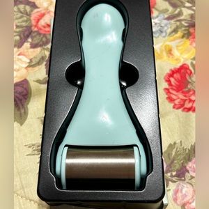 Cold Therapy face/neck roller